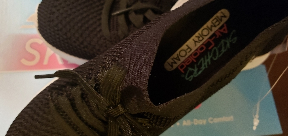SKECHERS